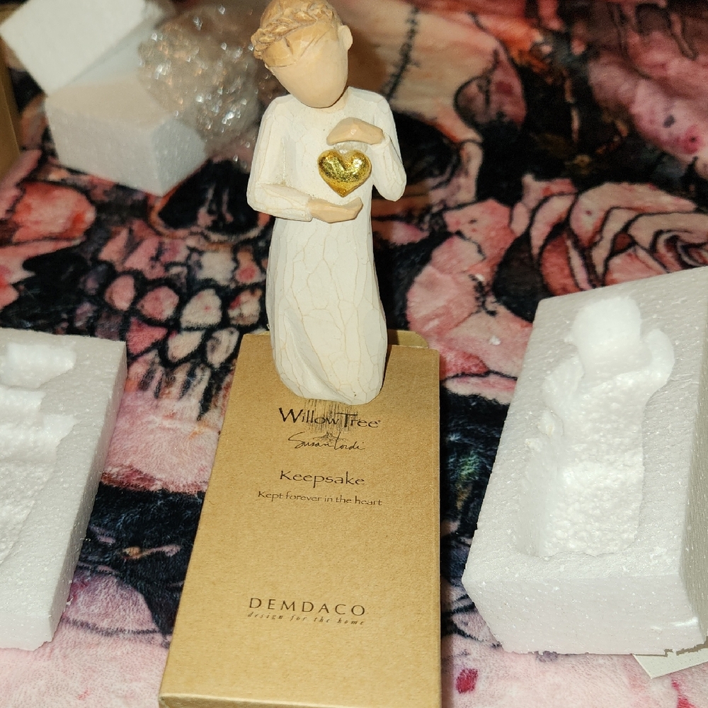 Willow Tree Figurine with Gold Heart Accent